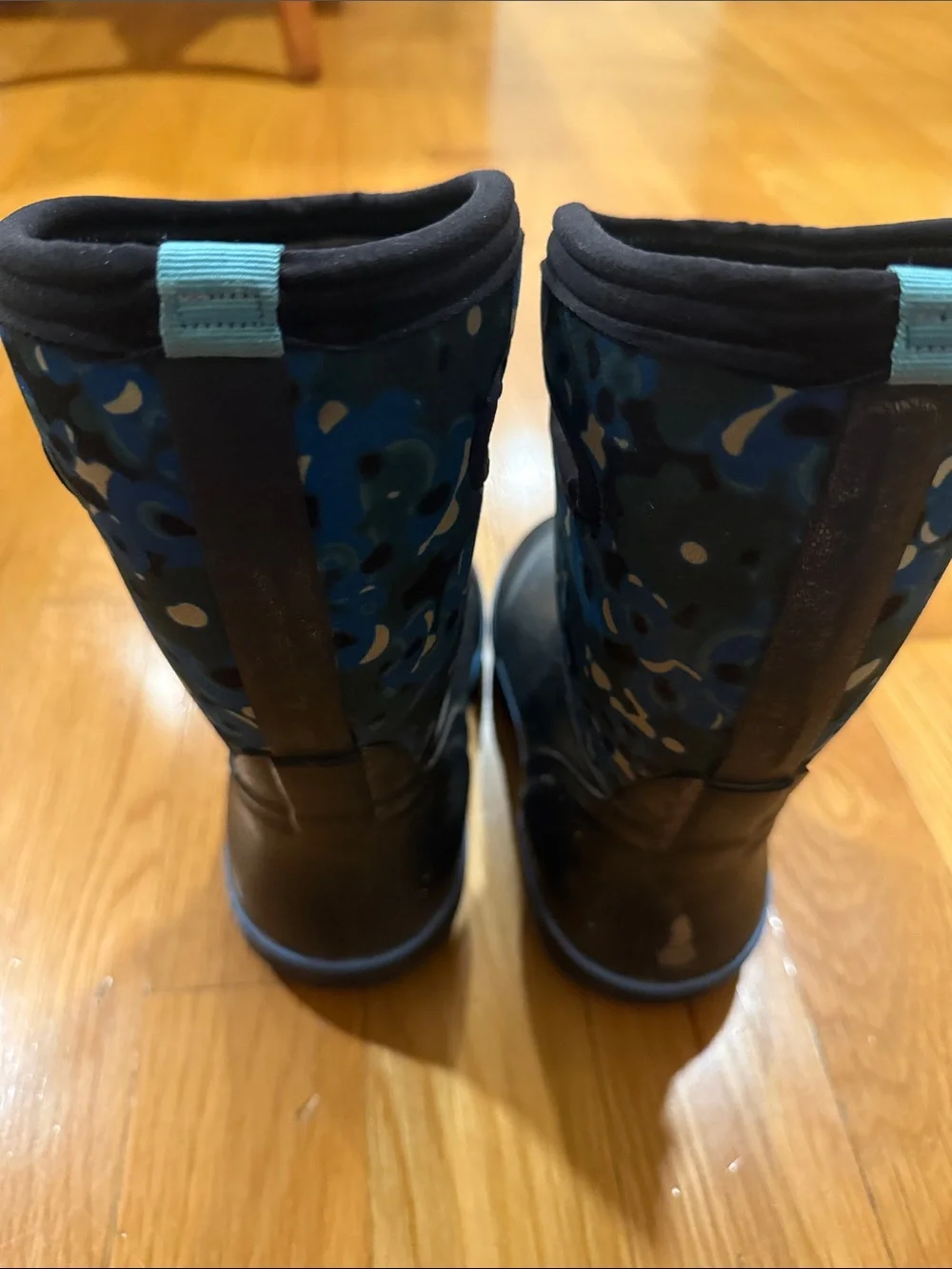 Bogs girls snow boots size 2 .